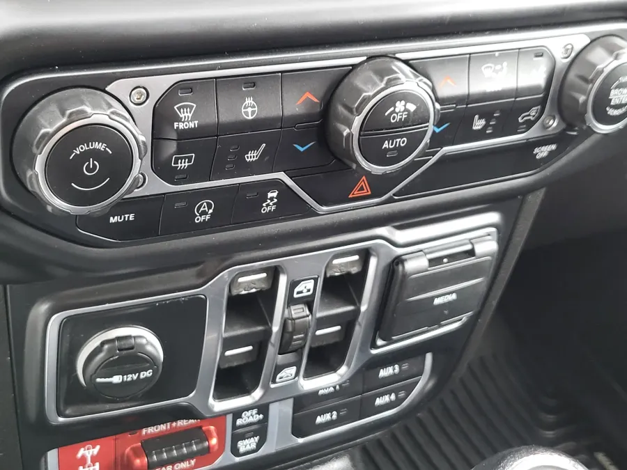 2020 Jeep Gladiator Rubicon | Photo 17 of 26