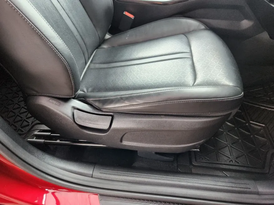 2023 Kia Sorento S | Photo 15 of 28