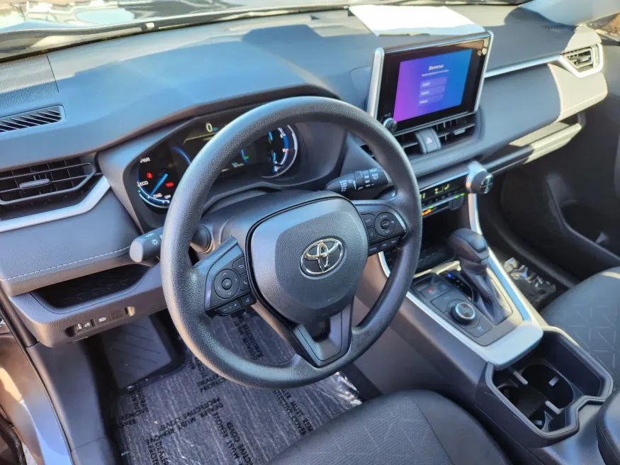 2025 Toyota RAV4 Hybrid XLE | Photo 7 of 30