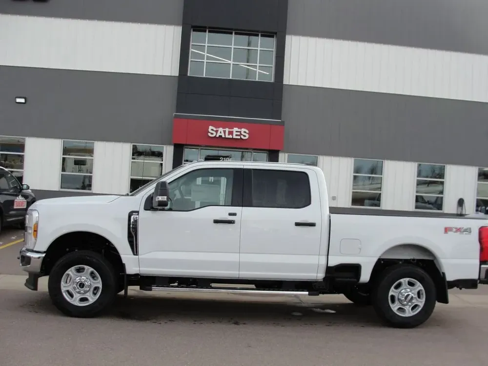 2026 Ford Super Duty F-350 XLT