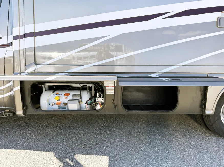 2021 Winnebago Navion 24D | Photo 25 of 24