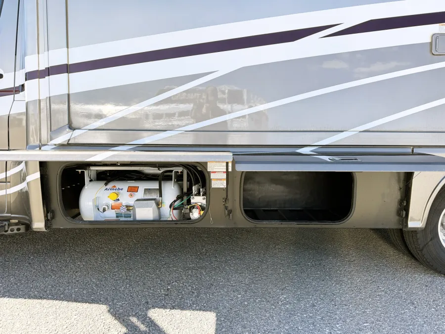 2021 Winnebago Navion 24D | Photo 25 of 24