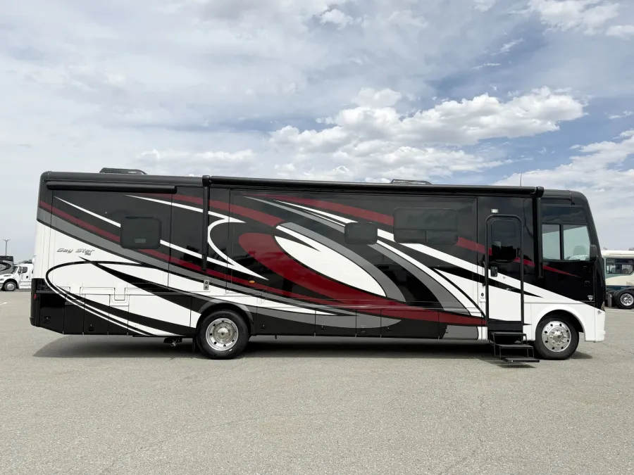 2021 Newmar Bay Star 3626 | Photo 3 of 27