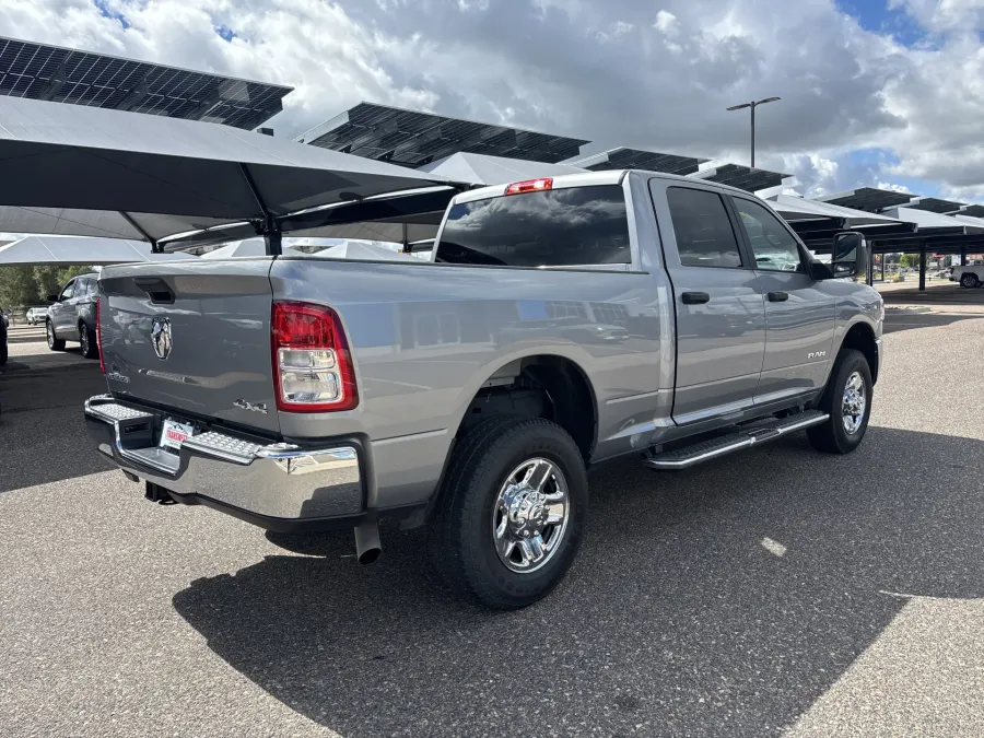 2024 RAM 2500 Big Horn | Photo 4 of 18