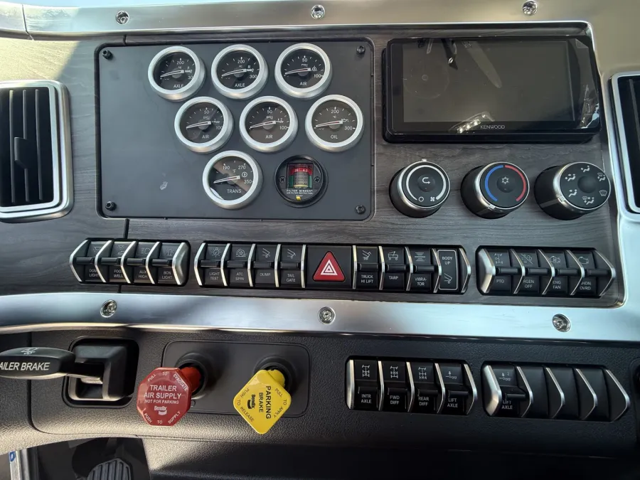 2027 Western Star 49X | Photo 11 of 13