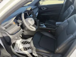 2026 Jeep Compass Latitude | Thumbnail Photo 13 of 18