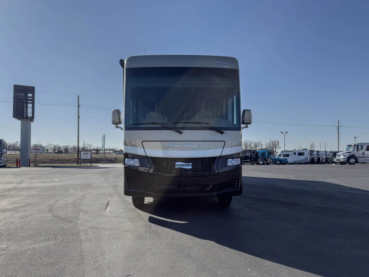 2023 Newmar Bay Star 3408 | Photo 4 of 38