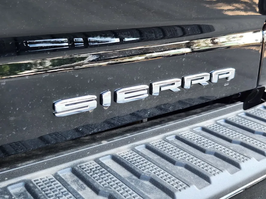 2025 GMC Sierra 2500HD Denali Ultimate | Photo 14 of 30