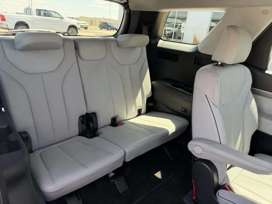 2025 Hyundai Palisade SEL | Photo 13 of 26