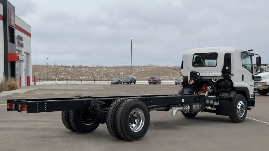 2025 Isuzu FVR | Photo 5 of 17