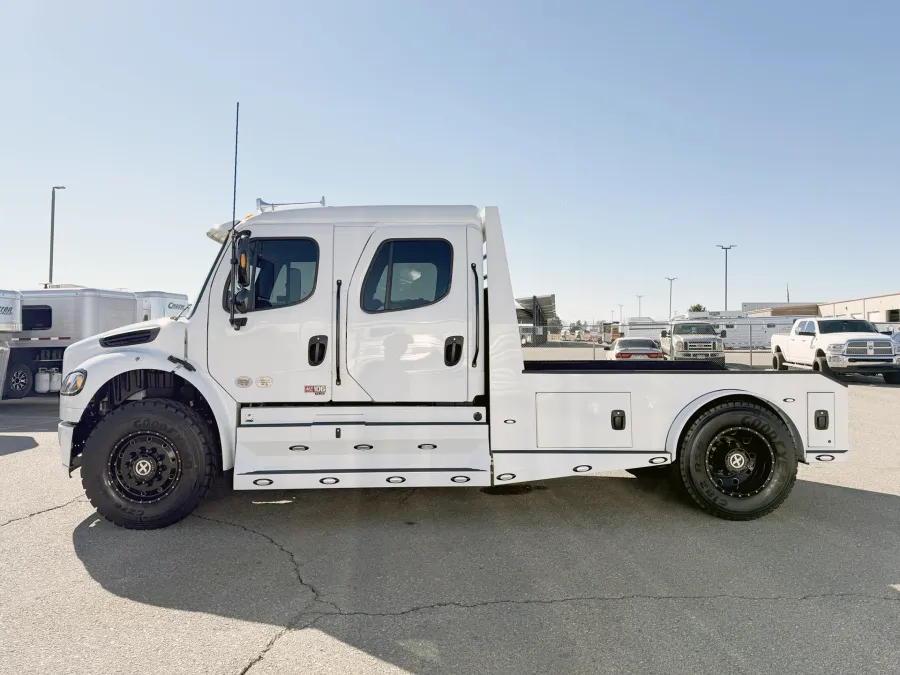 2025 Freightliner M2 106 Plus Summit Hauler | Photo 3 of 22