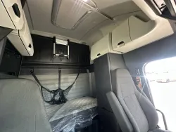 2020 Freightliner Cascadia | Thumbnail Photo 13 of 16