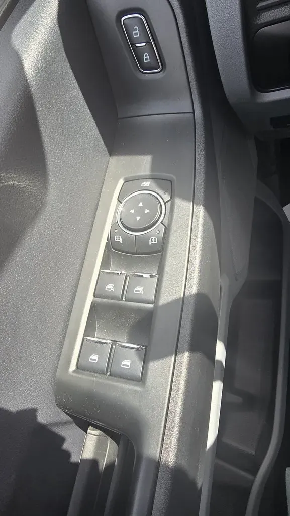 2025 Ford Super Duty F-350 | Photo 11 of 28