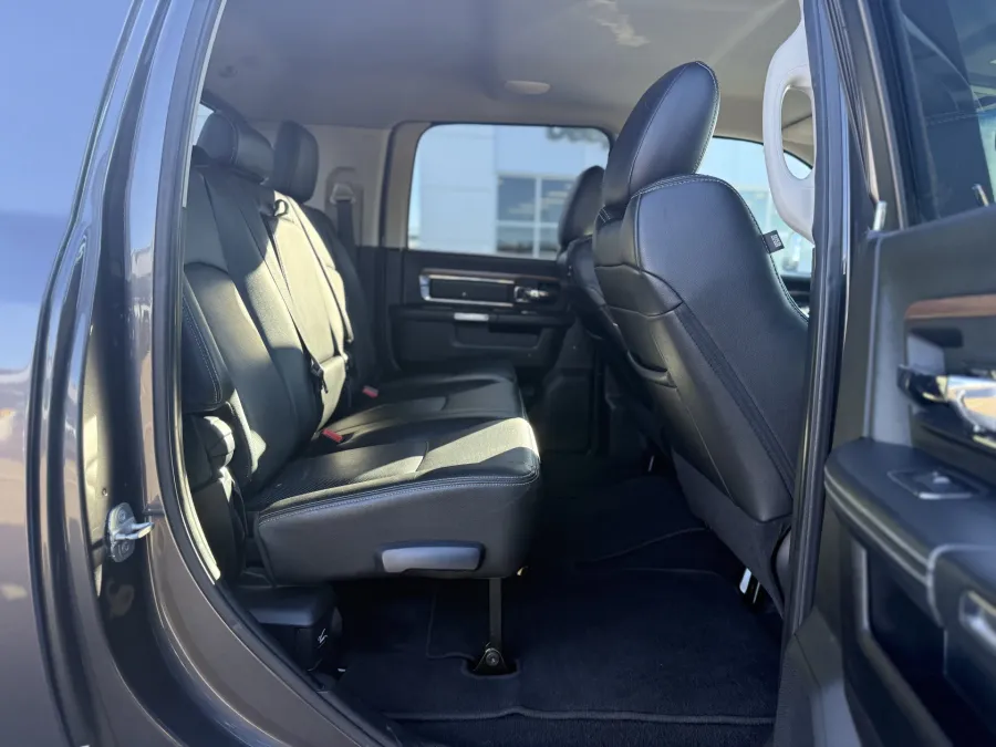 2014 RAM 3500 Laramie | Photo 10 of 17