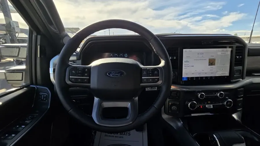 2025 Ford F-150 | Photo 17 of 32