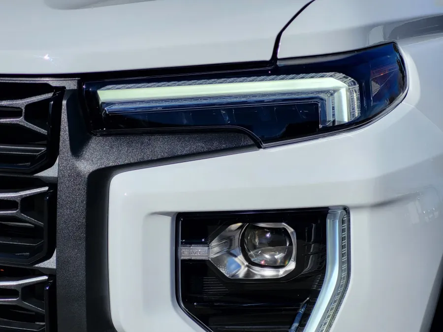 2026 GMC Canyon 4WD Elevation | Photo 6 of 24