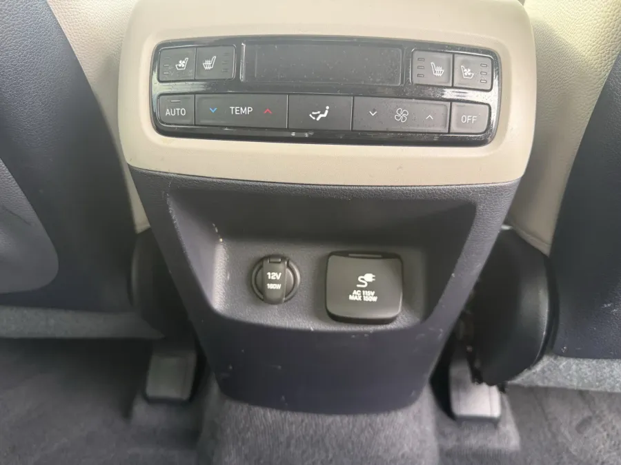 2024 Hyundai Palisade Limited | Photo 13 of 26