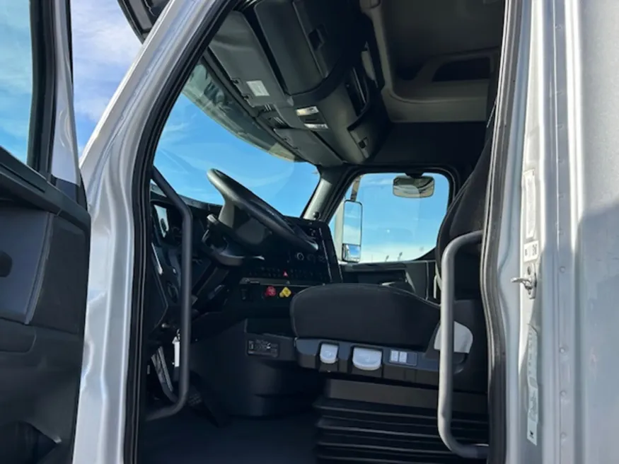 2025 Western Star 47X | Photo 8 of 18