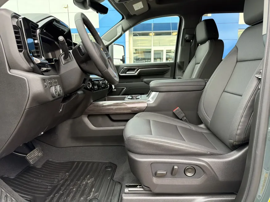 2026 Chevrolet Silverado 2500HD LTZ | Photo 14 of 20