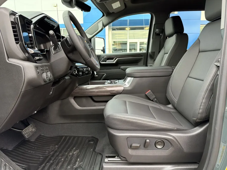 2026 Chevrolet Silverado 2500HD LTZ | Photo 14 of 20