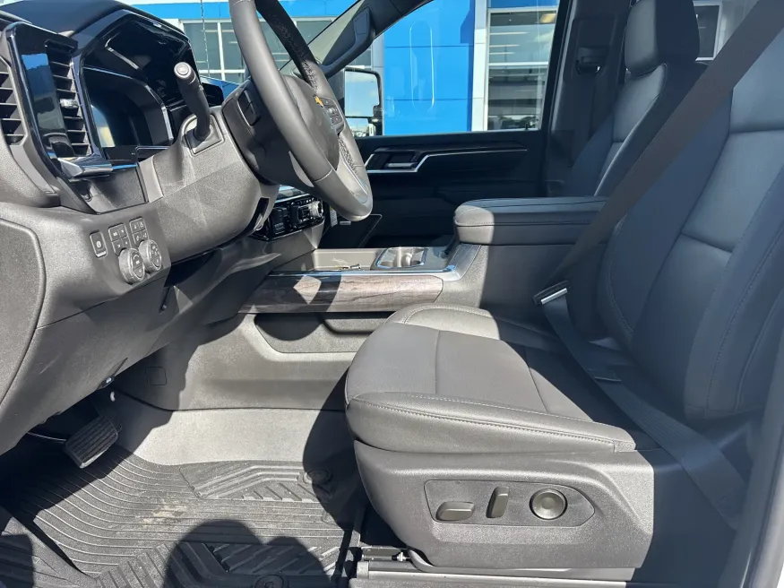 2026 Chevrolet Silverado 2500HD LTZ | Photo 14 of 20