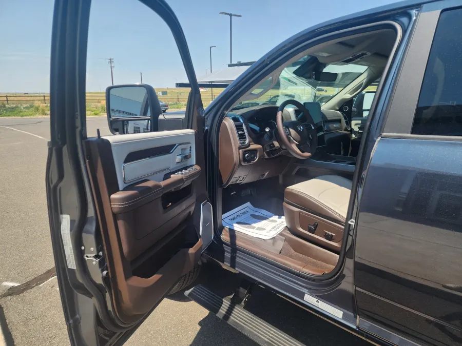 2025 RAM 2500 Laramie | Photo 9 of 27