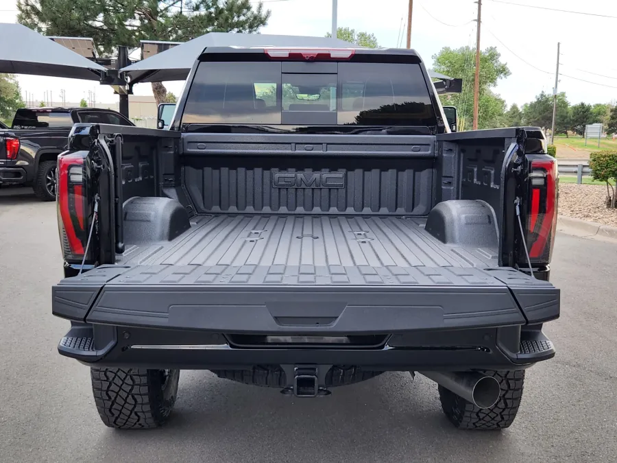 2025 GMC Sierra 2500HD AT4X | Photo 15 of 31