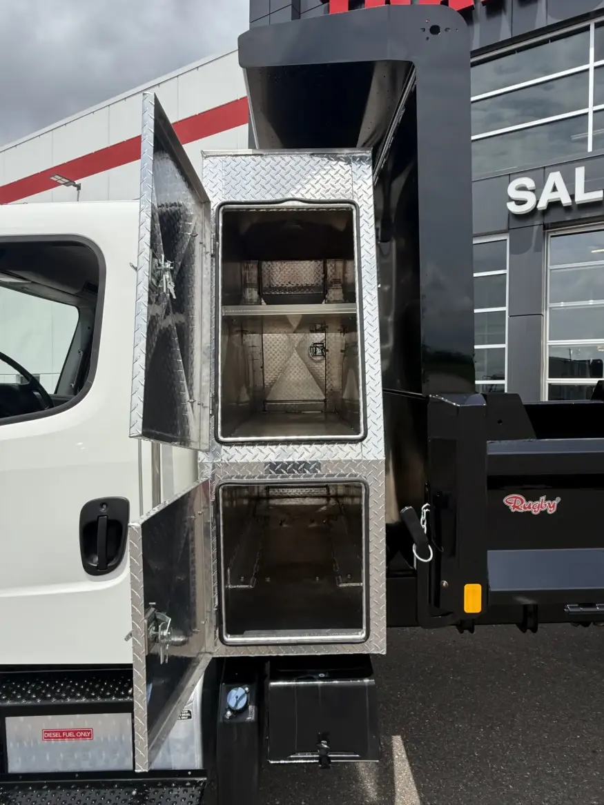 2019 Freightliner M2 106 | Photo 8 of 12