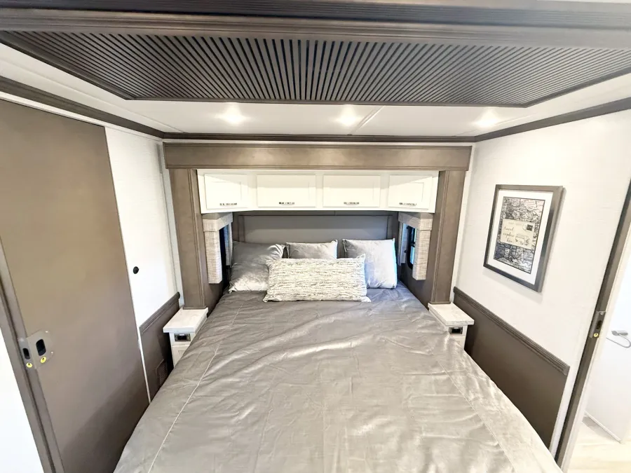 2026 Newmar Super Star 4159 | Photo 10 of 34