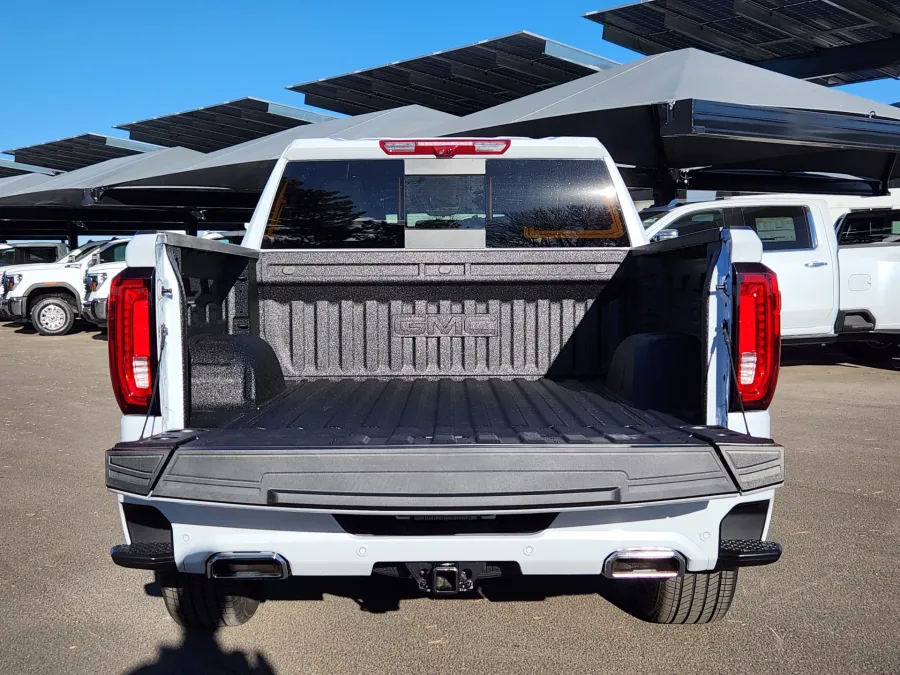 2026 GMC Sierra 1500 Denali | Photo 15 of 31