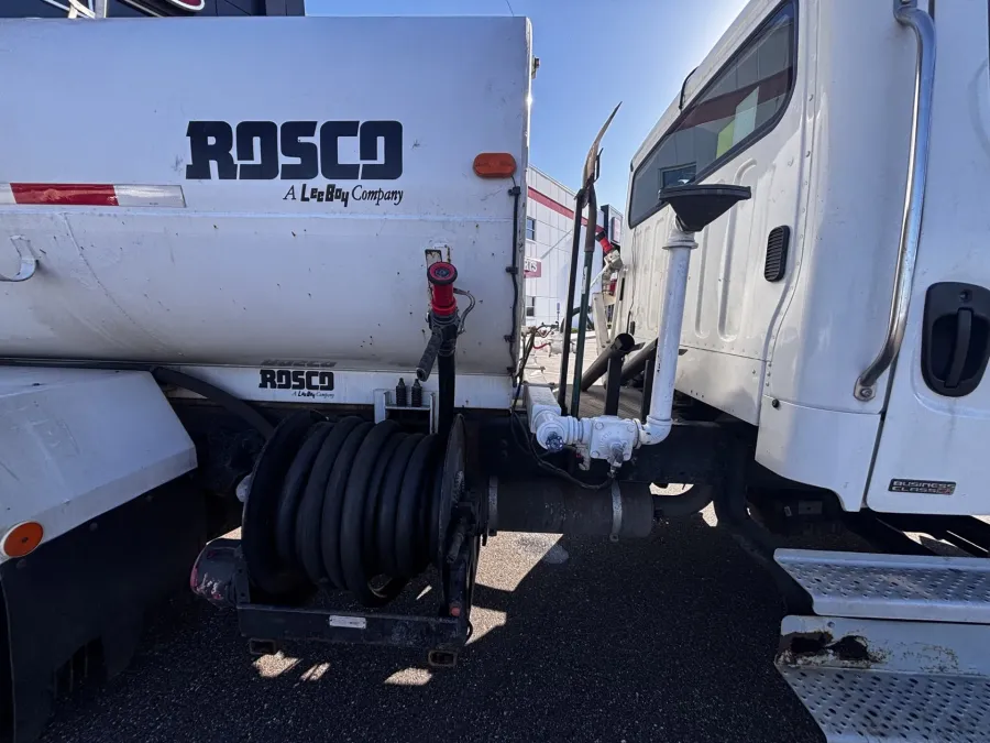 2004 Freightliner M2 106 | Photo 17 of 21