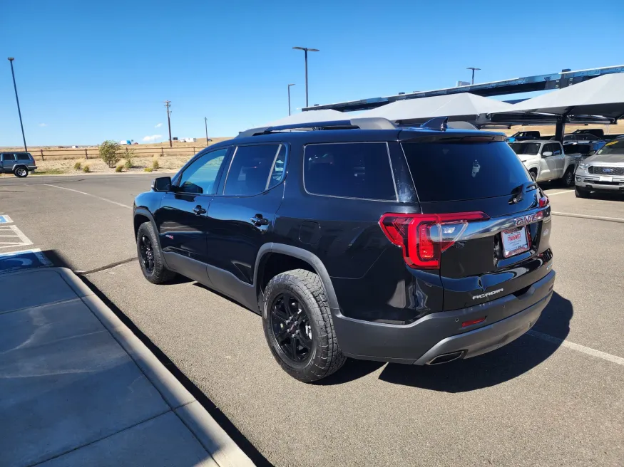 2023 GMC Acadia AT4 | Photo 4 of 29