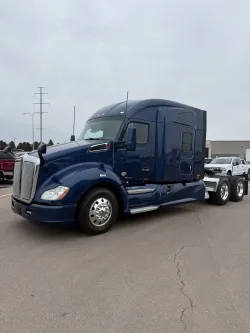 2022 Kenworth T680 | Thumbnail Photo 1 of 16