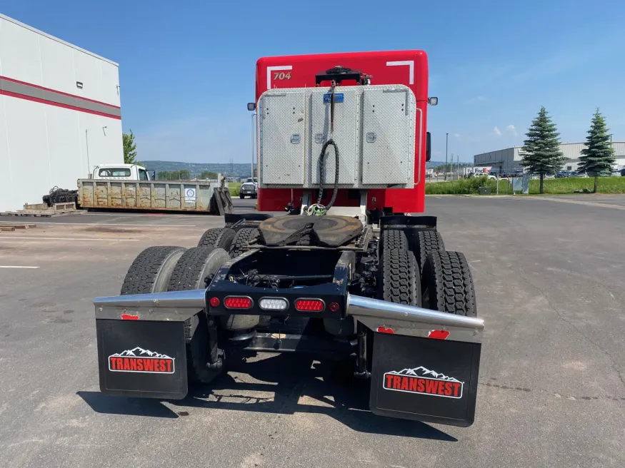 2022 Peterbilt 567 | Photo 5 of 25