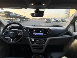 2023 Chrysler Pacifica Touring L | Thumbnail Photo 13 of 22