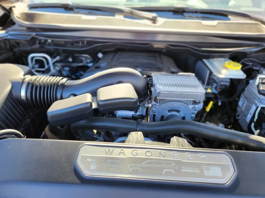 2022 Jeep Wagoneer Series III | Photo 14 of 25