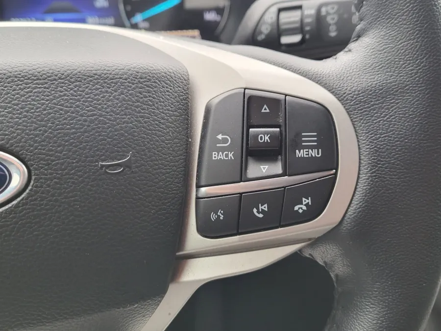 2023 Ford Explorer XLT | Photo 25 of 32