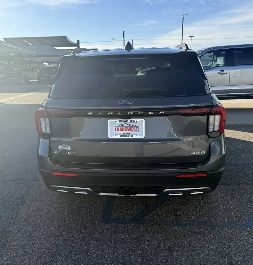 2026 Ford Explorer | Photo 7 of 27