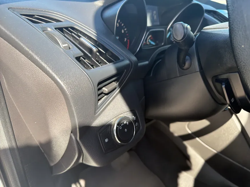 2015 Ford Escape SE | Photo 12 of 19