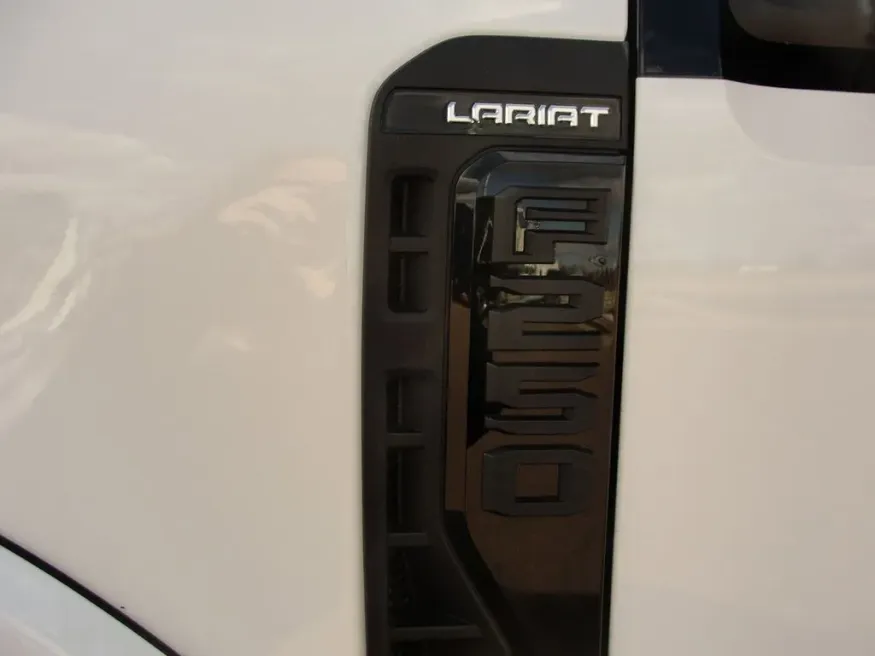 2026 Ford Super Duty F-250 Lariat | Photo 6 of 24