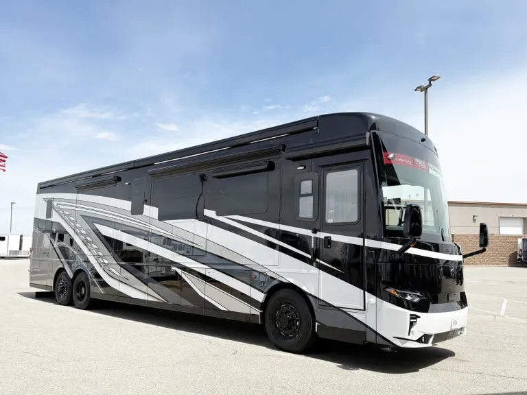 2025 Newmar Essex 4551