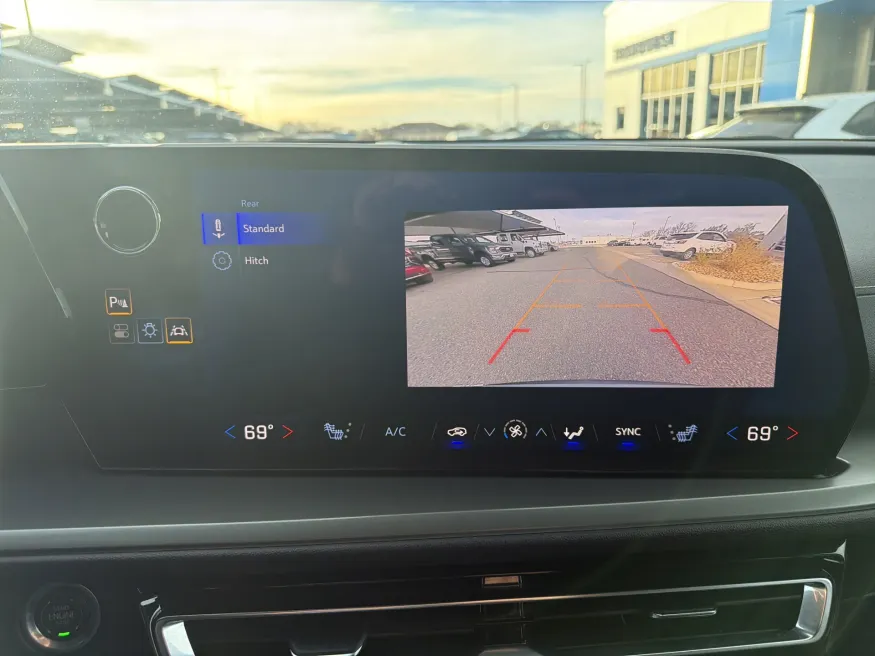 2025 Chevrolet Traverse AWD LT | Photo 17 of 22