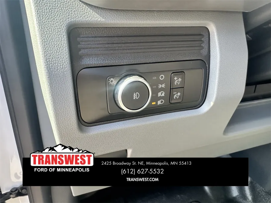 2025 Ford Super Duty F-550 | Photo 8 of 11