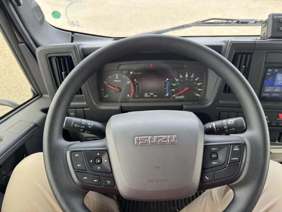 2025 Isuzu NRR | Photo 13 of 17
