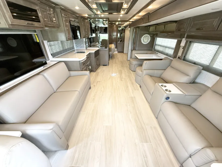 2026 Newmar Dutch Star 4369 | Photo 4 of 34