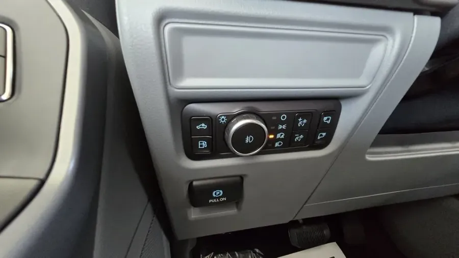 2025 Ford F-150 | Photo 25 of 42