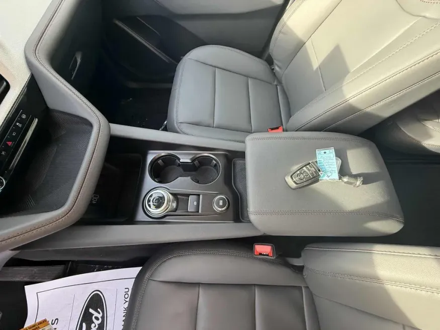 2026 Ford Explorer | Photo 19 of 24