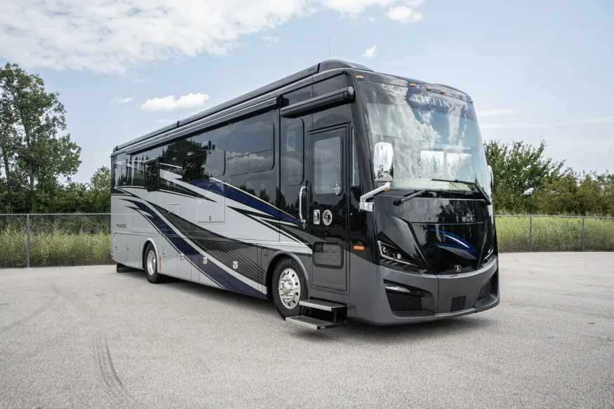 2026 Tiffin Phaeton 37BH | Photo 7 of 25