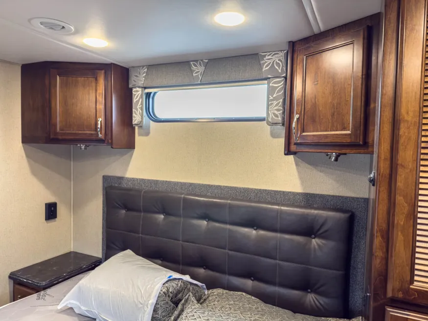 2018 Renegade Verona 40VBH | Photo 24 of 26