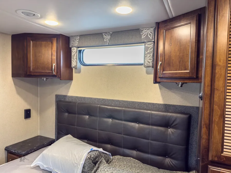 2018 Renegade Verona 40VBH | Photo 24 of 26